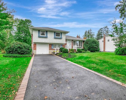 20 Pawnee Drive, Commack