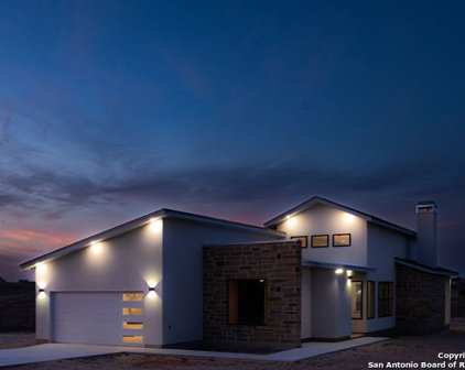 206 Colonial Ln, La Vernia