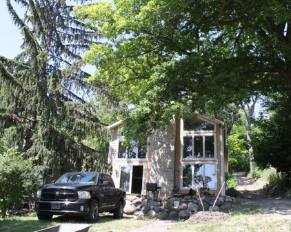 1909 Cary Road, Algonquin