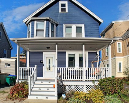 6 Higgins Ave, Medford