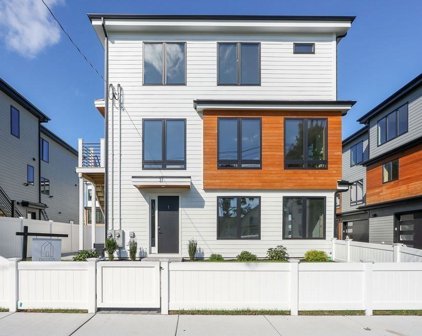 31 Hall St Unit A, Waltham
