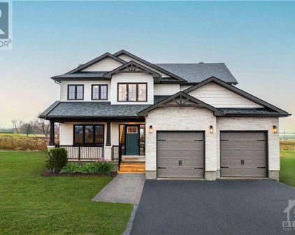 221 TRUDEAU Crescent, Russell