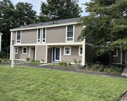 11 Oak Street Unit 18, Wellesley