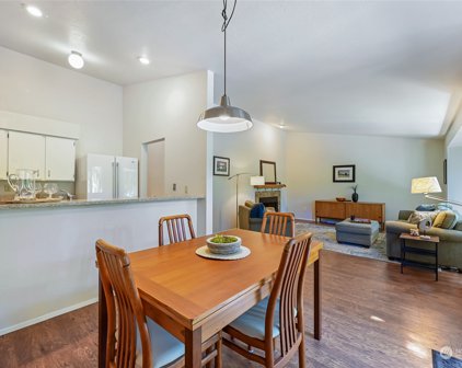 204 Mountain Park Boulevard SW Unit #C302, Issaquah