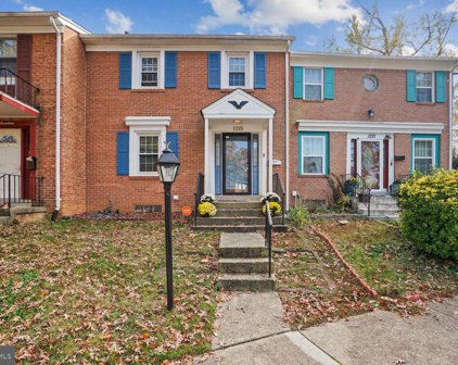 1219 Fox Run Pl, Woodbridge
