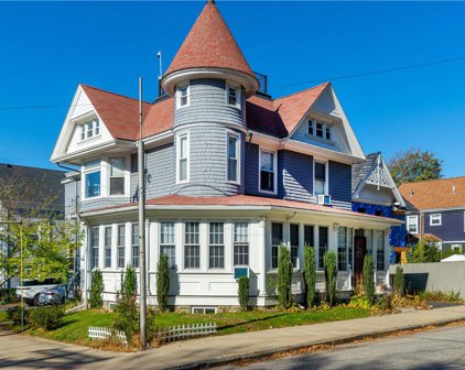 525 Spring Street, Newport