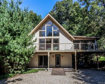 76 Valley Road, Westport