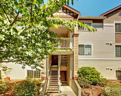 25235 SE Klahanie Boulevard Unit #J-101, Issaquah
