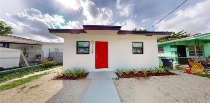 1720 Nw 68th Ter, Miami