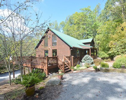 236 Spicy Cedar Ln, Berkeley Springs