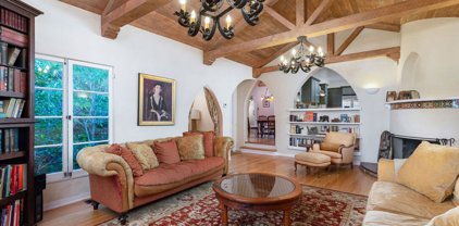 3895 Fredonia Drive, Los Angeles