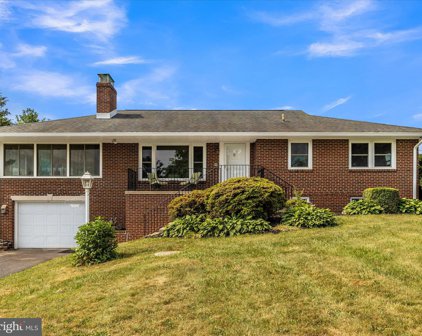 643 Lakeview Dr, Mount Airy