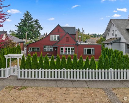 820 H Street, Centralia
