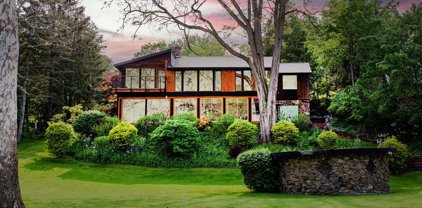 164 Van Wies Point Road, Glenmont