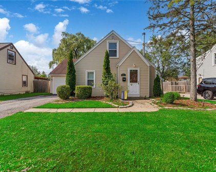 55 Spruce Road, Amherst