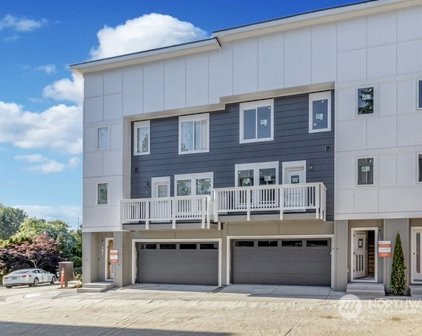 8034 NE 177th Place Unit #102, Kenmore