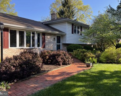 2520 Midpine Dr, York