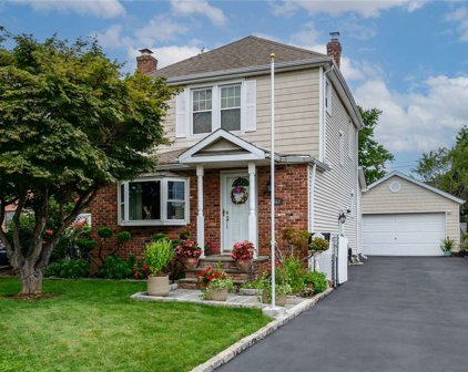 461 Mineola Avenue, Carle Place