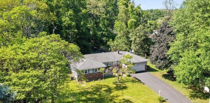 9 Eagle Hill Road, Holmdel