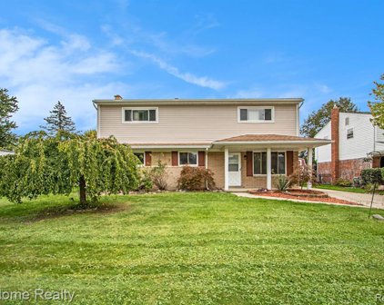 50072 VINECREST, Chesterfield Twp