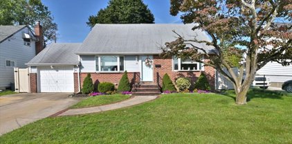 38 Cedar Street, Hicksville