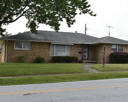 1421 Viola NW, Canton