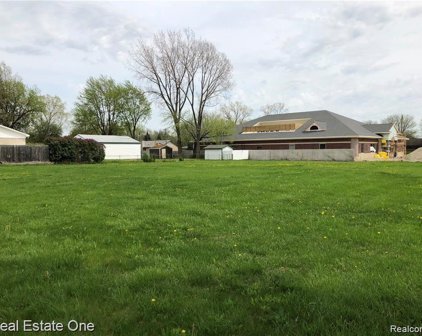 35674 DEQUINDRE, Sterling Heights