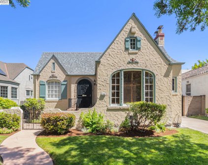 1706 Moreland Dr, Alameda