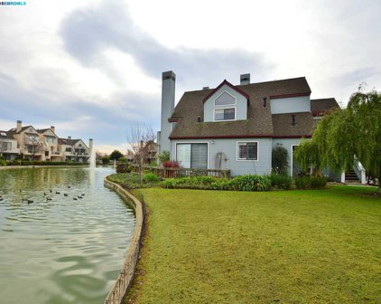 18 Redondo Ct, Alameda