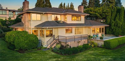 9636 NE 30th Place, Clyde Hill