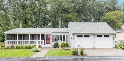 3 Indian Hill Rd, Burlington