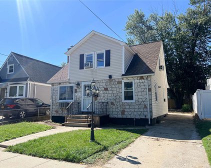 36 Butler Boulevard, Elmont