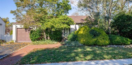 27 Gary Road, Syosset