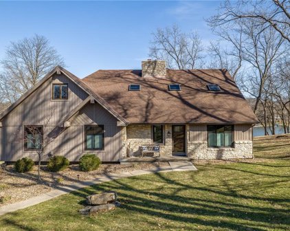 8311 NW HILLSIDE Drive, Weatherby Lake