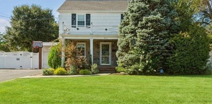 812 Bellmore Road, Bellmore