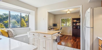 1672 Parkcrest Cir Unit #200, Reston