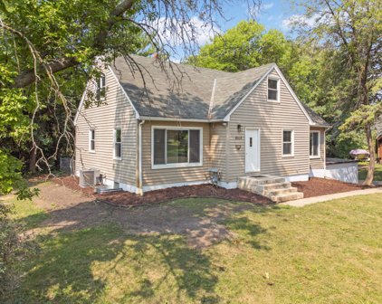 8508 Waters Edge Drive, Chanhassen