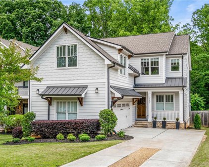 3257 Lynwood Ne Drive, Brookhaven