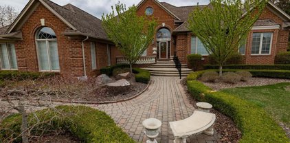 11235 Embassy Ct, Shelby Twp