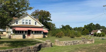 885 Truslow Rd, Fredericksburg