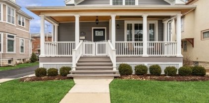 33 S Stone Avenue, La Grange