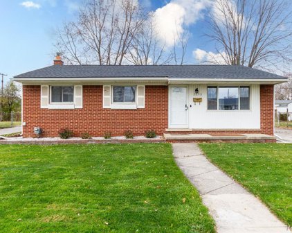 2053 CAMEL, Sterling Heights