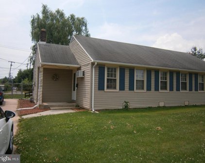 1054 Kelly Dr, York