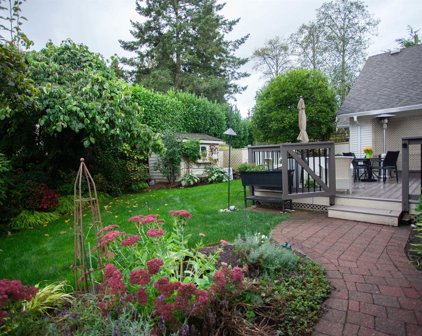 15718 20 Avenue, Surrey