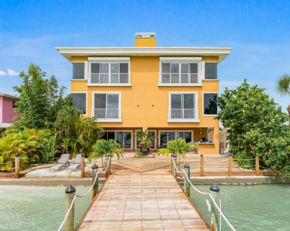 7953 Bayshore Drive, Treasure Island