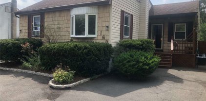 169 N Indiana Avenue, Lindenhurst