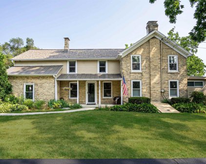 2805 North Barker Road, Brookfield