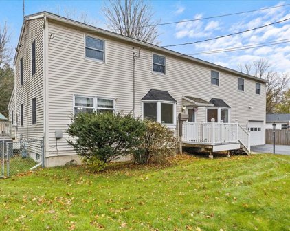 17 Moore Court, Burlington