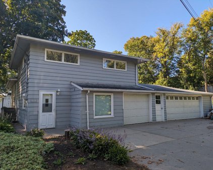 20555 Radisson Rd, Shorewood