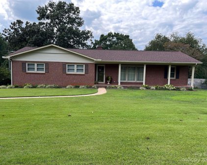 1965 10th St Nw Place, Hickory